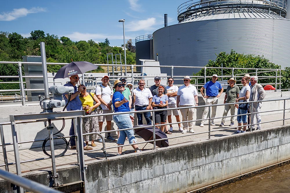 Trotz der hohen Temperaturen informierten sich viele Besucherinnen und Besucher bei Führungen und an den Infoständen im Klärwerk S-Plieningen ausführlich über die Arbeit der Stadtentwässerung Stuttgart